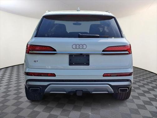 2025 Audi Q7 45 Premium Plus