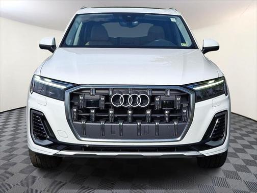 2025 Audi Q7 45 Premium Plus