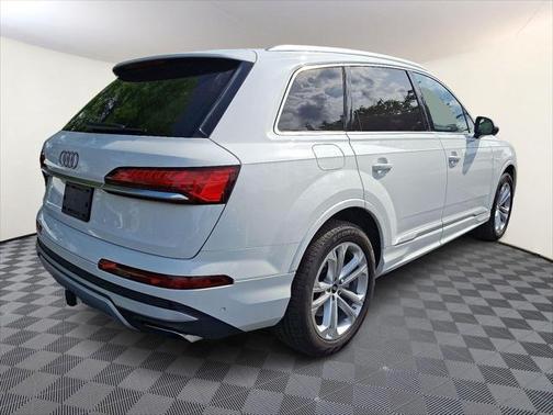 2025 Audi Q7 45 Premium Plus