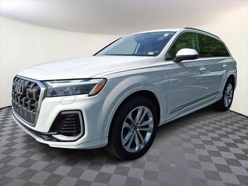 2025 Audi Q7 45 Premium Plus