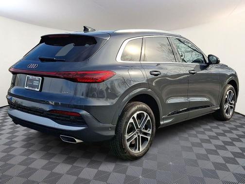 2025 Audi Q5 Premium TFSI quattro S tronic
