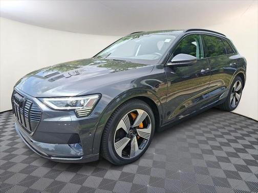 2022 Audi e-tron Premium Plus