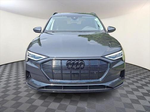 2022 Audi e-tron Premium Plus