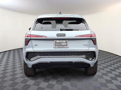 Arrow Gray Pearl Effect 2026 Audi Q3 TFSI quattro S tronic