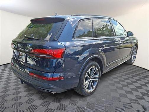 2025 Audi Q7 45 Premium Plus