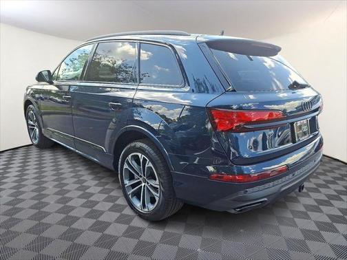 2025 Audi Q7 45 Premium Plus