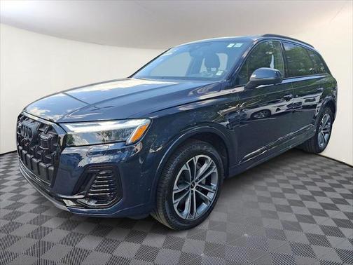 2025 Audi Q7 45 Premium Plus