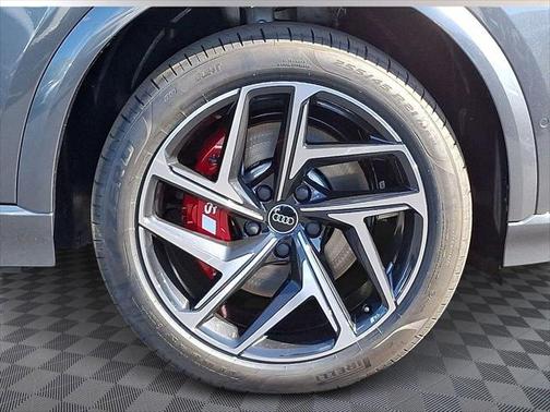 2025 Audi SQ6 e-tron Prestige quattro