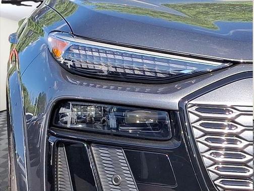 2025 Audi SQ6 e-tron Prestige quattro