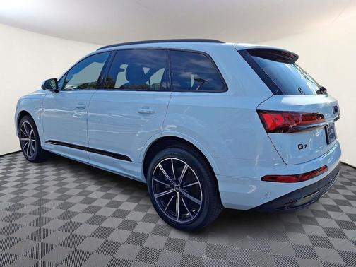 2022 Audi Q7 55 Premium Plus
