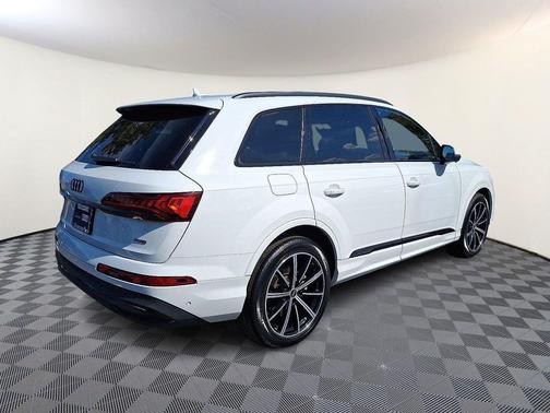 2022 Audi Q7 55 Premium Plus