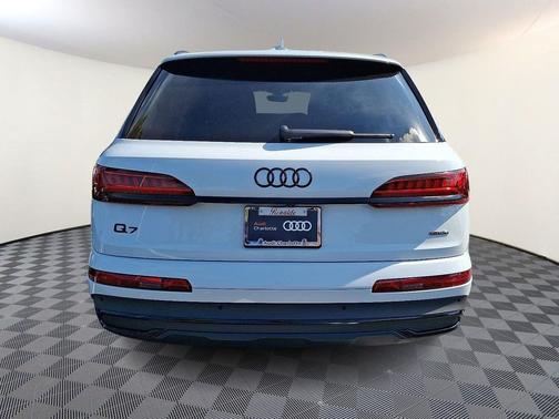 2022 Audi Q7 55 Premium Plus