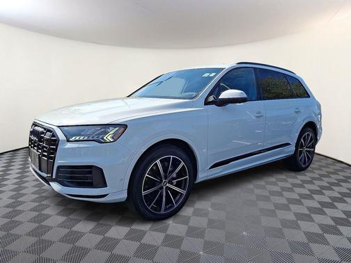 2022 Audi Q7 55 Premium Plus