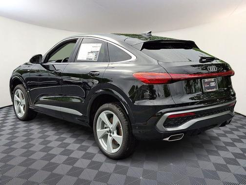 Mythos Black Metallic 2026 Audi Q5 Sportback Premium Plus TFSI quattro S tronic