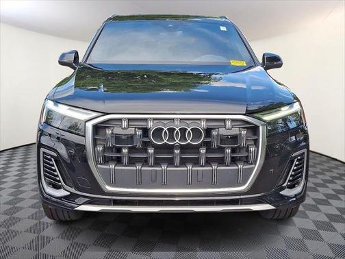 2025 Audi Q7 45 Premium