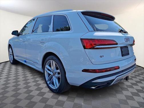 2025 Audi Q7 55 Premium Plus