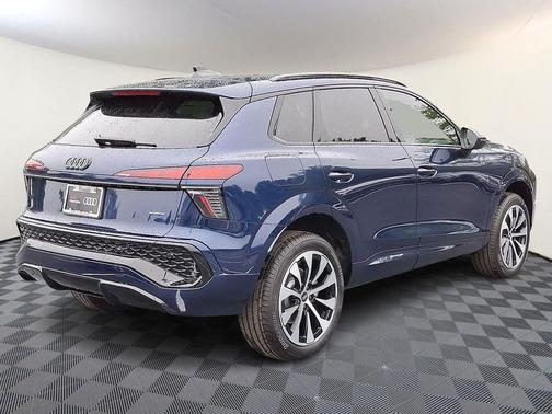 Navarra Blue Metallic 2026 Audi Q3 TFSI quattro S tronic