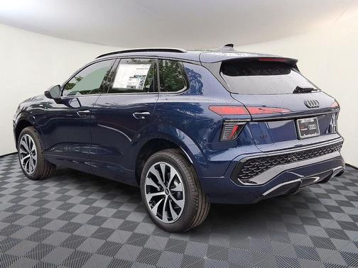 Navarra Blue Metallic 2026 Audi Q3 TFSI quattro S tronic