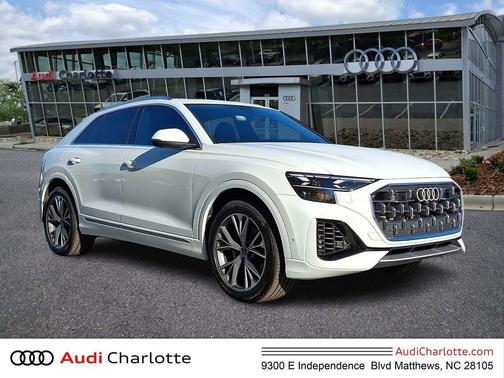 Glacier White Metallic 2024 Audi Q8 55 Prestige