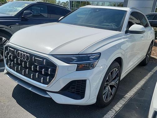 Glacier White Metallic 2024 Audi Q8 55 Prestige