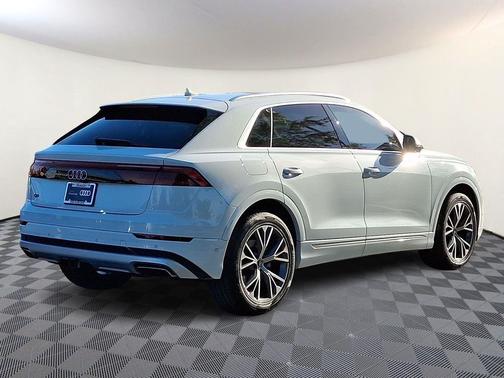 Glacier White Metallic 2024 Audi Q8 55 Prestige