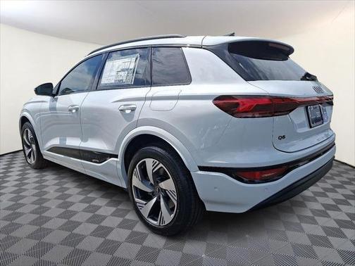 2025 Audi Q6 e-tron Premium Plus quattro