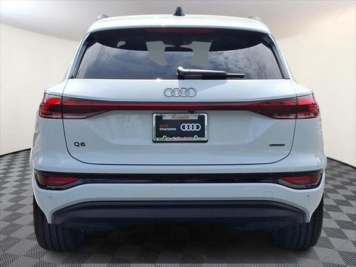 2025 Audi Q6 e-tron Premium Plus quattro