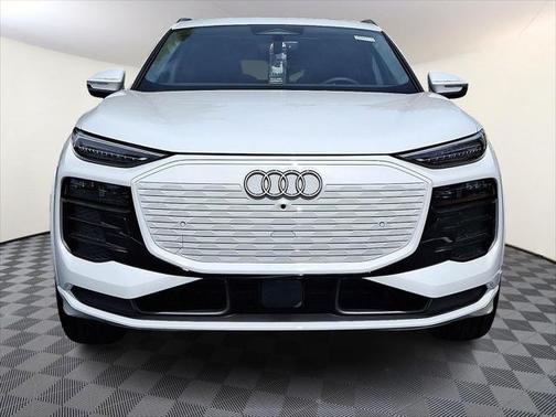 2025 Audi Q6 e-tron Premium Plus quattro