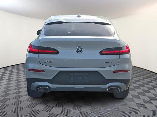 Mineral White Metallic 2024 BMW X4 xDrive30i