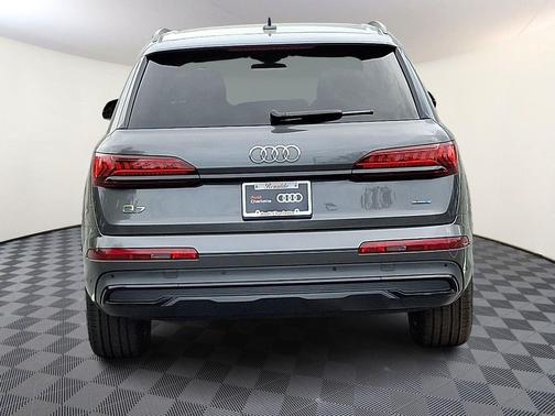 Samurai Gray Metallic 2023 Audi Q7 45 Premium Plus