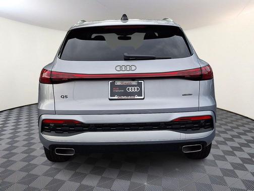 Florett Silver Metallic 2026 Audi Q5 Premium Plus TFSI quattro S tronic