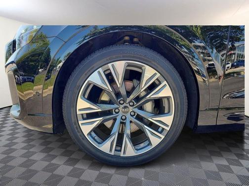 2025 Audi Q8 55 Prestige