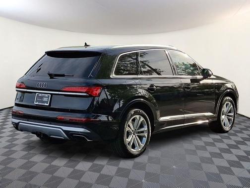 Mythos Black Metallic 2025 Audi Q7 55 Premium Plus