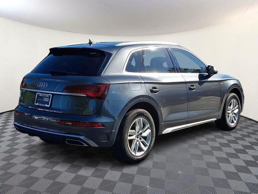 Daytona Gray Pearl Effect 2023 Audi Q5 45 S line Premium