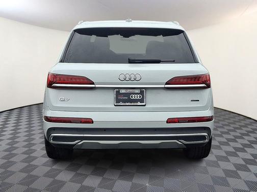 2024 Audi Q7 55 Premium Plus