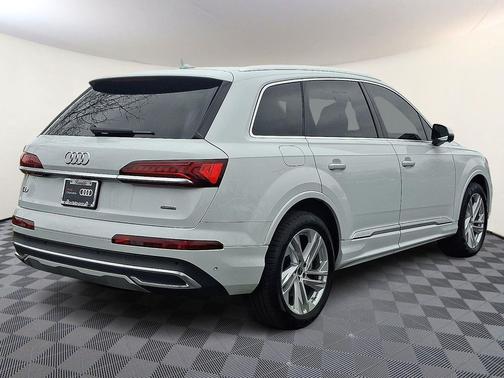 2024 Audi Q7 55 Premium Plus