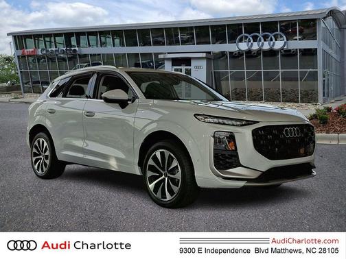 Glacier White Metallic 2026 Audi Q3 S line