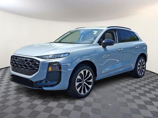 Arrow Gray Pearl Effect 2026 Audi Q3 TFSI quattro S tronic