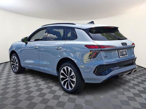 Arrow Gray Pearl Effect 2026 Audi Q3 TFSI quattro S tronic