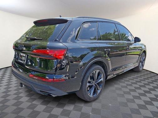 2025 Audi Q7 55 Premium Plus