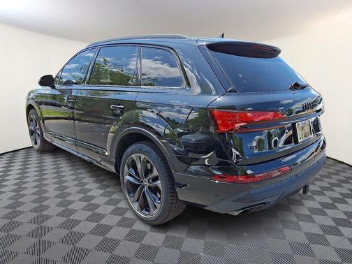 2025 Audi Q7 55 Premium Plus