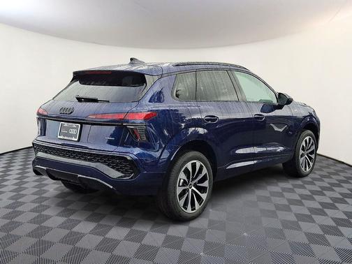 Navarra Blue Metallic 2026 Audi Q3 TFSI quattro S tronic