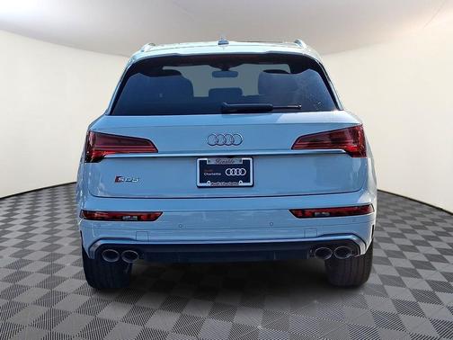 Glacier White Metallic 2024 Audi SQ5 3.0T Premium