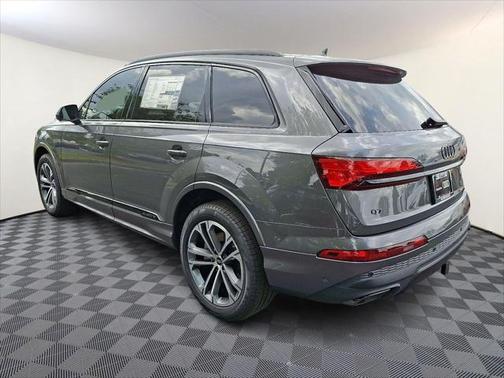 2025 Audi Q7 45 Premium Plus
