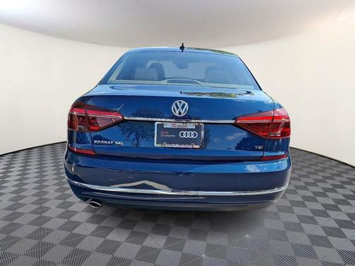 2018 Volkswagen Passat 2.0T SEL Premium