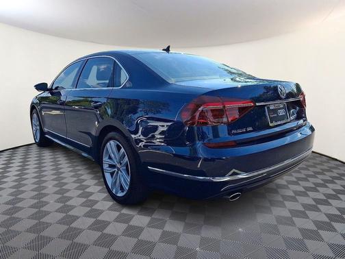 2018 Volkswagen Passat 2.0T SEL Premium