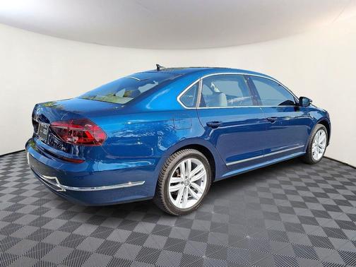 2018 Volkswagen Passat 2.0T SEL Premium