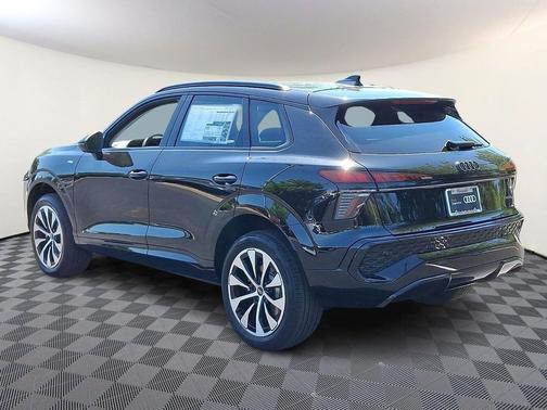 Mythos Black Metallic 2026 Audi Q3 TFSI quattro S tronic