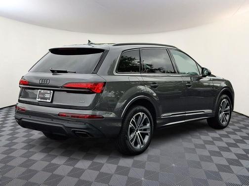 Samurai Gray Metallic 2026 Audi Q7 45 Premium Plus