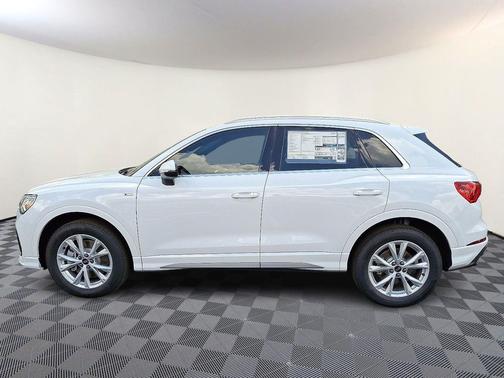 2025 Audi Q3 Premium 45 TFSI S line quattro Tiptronic